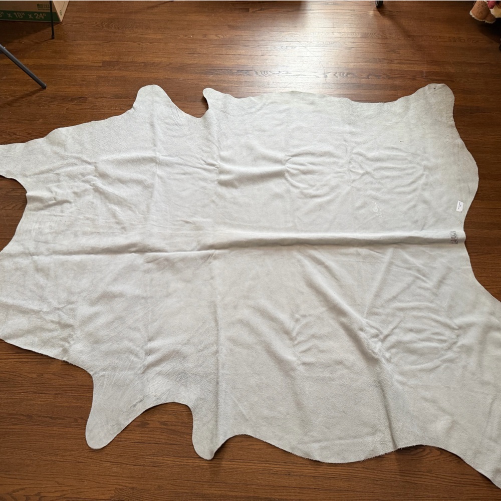 Natural Texas Cowhide Rug in Black and Cream - Picture 9 of 9